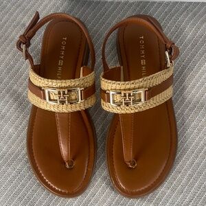 TOMMY HILFIGER Women's Caree T-strap sandals.  Tan, Size 6.  Excellent condition